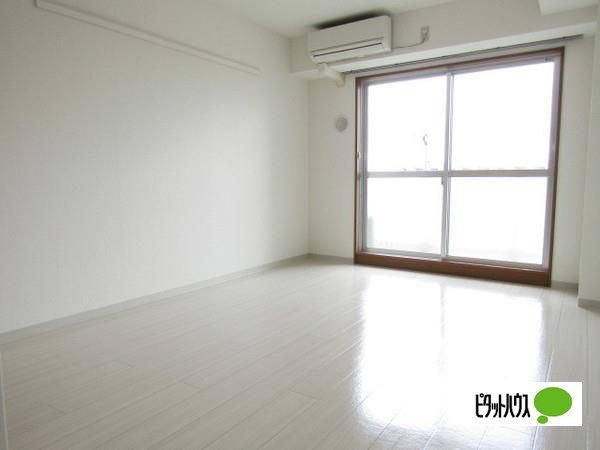 居室・リビング　※他のお部屋のお写真です。