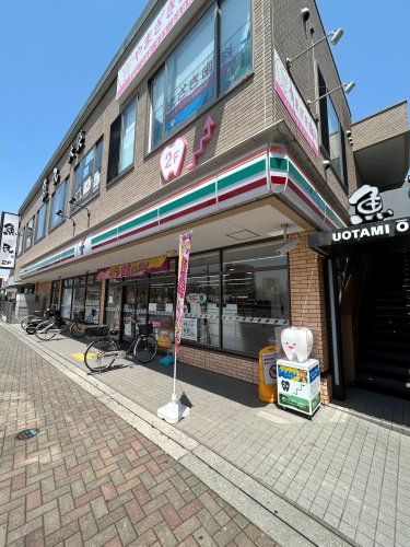 コンビニ　セブンイレブン 越谷大袋駅西口店（コンビニ）まで799m