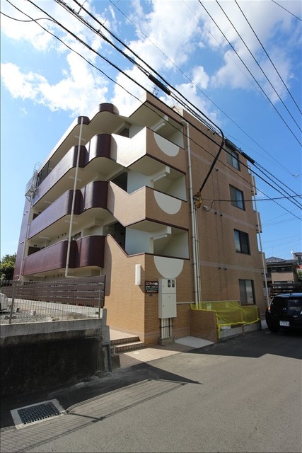 建物外観　RC造の4階建てアパートです☆
