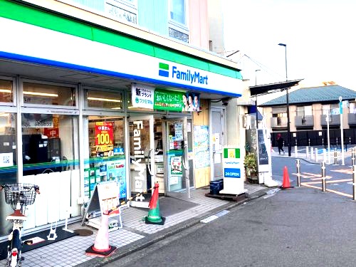 コンビニ　ファミリーマート（コンビニ）まで309m