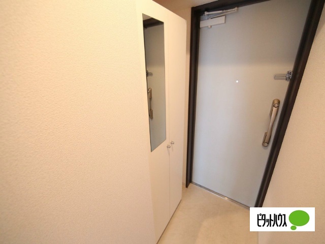 玄関　同物件別部屋