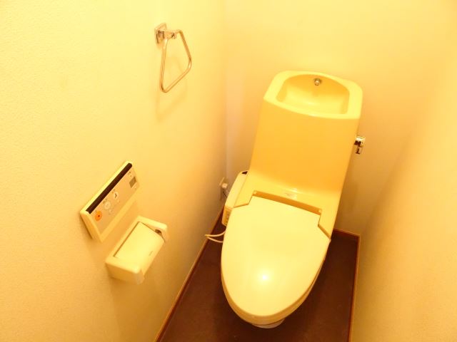 トイレ　温水洗浄便座のトイレです。