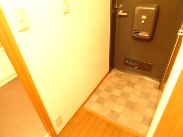玄関　下駄箱付きの玄関です。