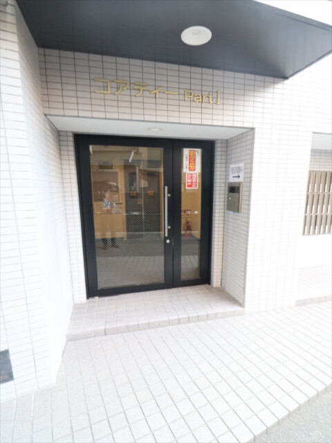 エントランス　オートロック付きで安心です