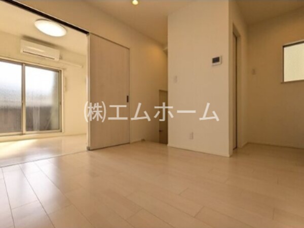 居室・リビング　ＤＫ7.3帖　洋室3.7帖　ロフト3.3帖1フロア2部屋全角