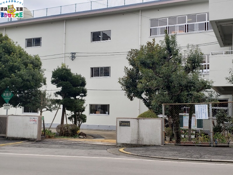 中学校　長崎市立岩屋中学校（中学校）まで192m