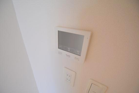 セキュリティ　TVモニターホンで来客が誰か確認してから開けて下さいね