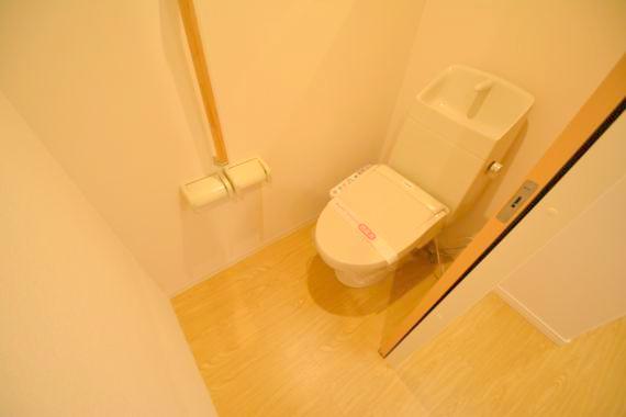 トイレ　スタンダードなトイレは清潔感があってずっと居たくなりますね。