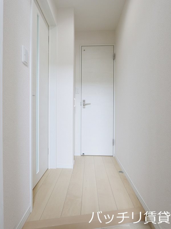 玄関　別号室の画像。現況を優先します。