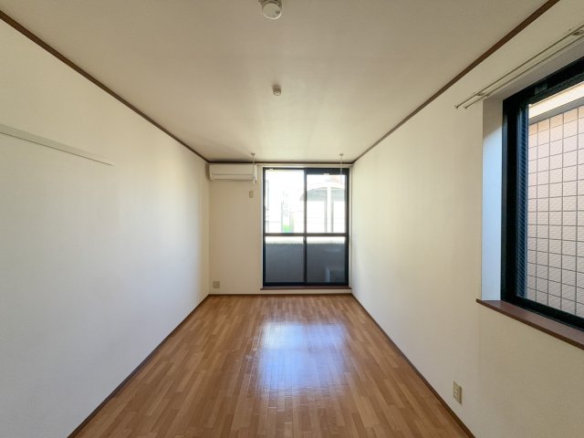 居室・リビング　別タイプのお部屋の写真です