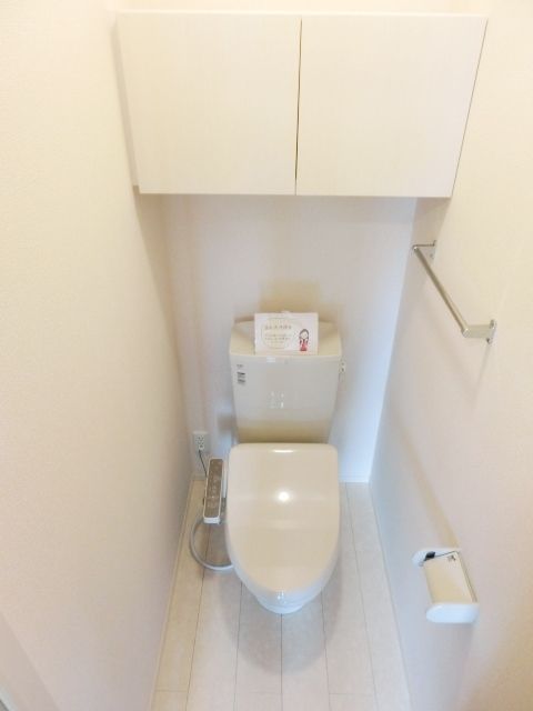 トイレ　温水洗浄機能付きトイレです