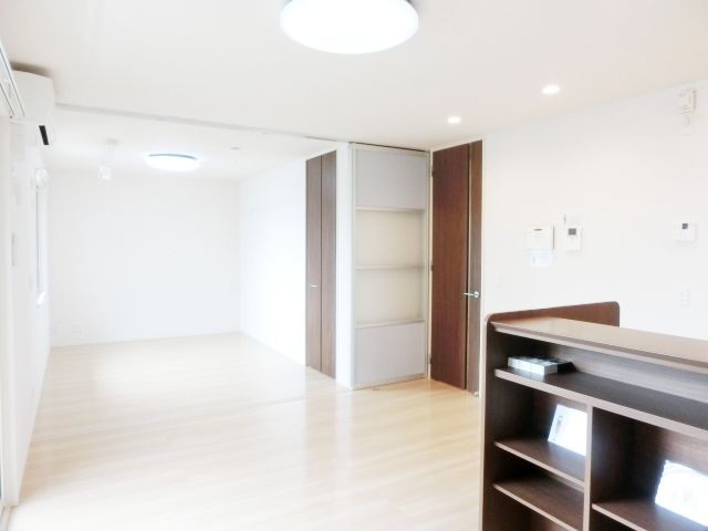 居室・リビング　間仕切りを開ければ開放的な空間です