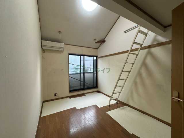 居室・リビング　別部屋参考写真となります。