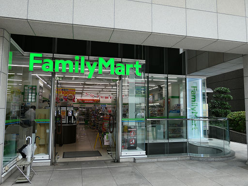 コンビニ　ファミリーマート三宮京町店（コンビニ）まで267m