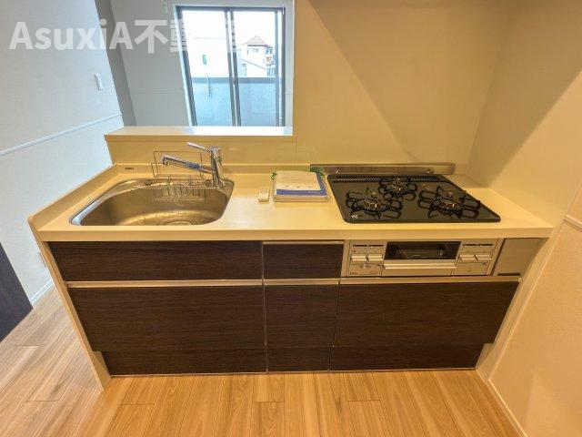 キッチン　同タイプ間取りの別部屋写真です。