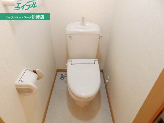 トイレ　同型反転タイプ参考写真