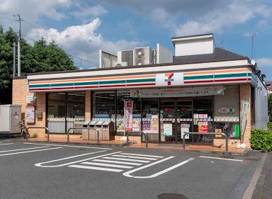 コンビニ　セブンイレブン 狛江猪方3丁目店（コンビニ）まで627m