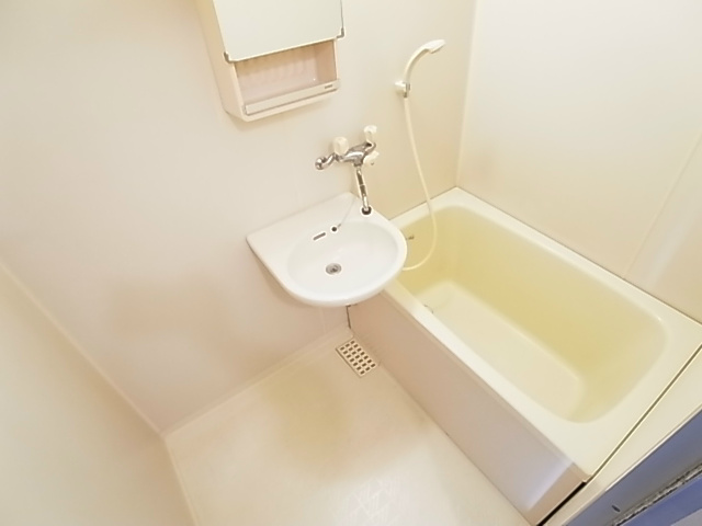 バス・シャワールーム　別部屋参考写真