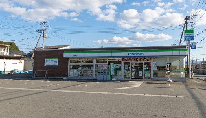 コンビニ　ファミリーマート 御殿場中畑店（コンビニ）まで982m