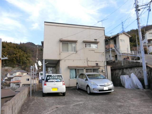 駐車場　徒歩約1分のところにゆったりとした駐車場があります