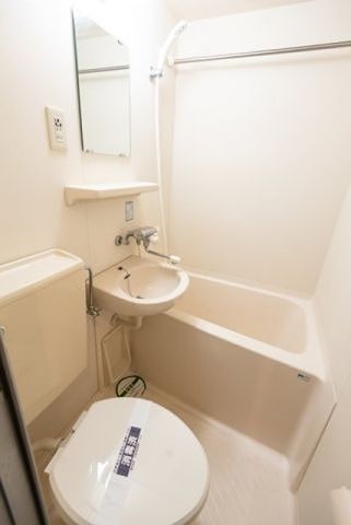 バス・シャワールーム　※別部屋の参考画像です