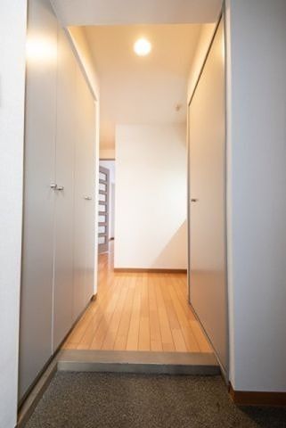 玄関　※別部屋の参考画像です