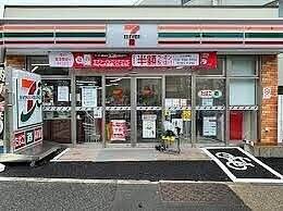コンビニ　セブンイレブン新宿舟町店（コンビニ）まで109m