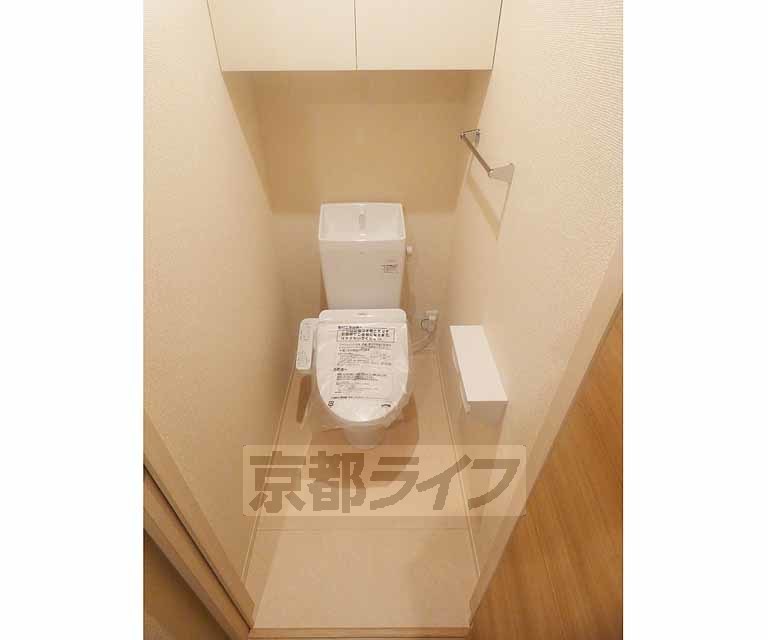 トイレ　ウォシュレット完備。