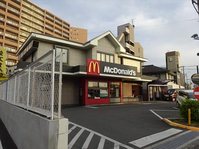 飲食店　マクドナルド香里園店（飲食店）まで325m