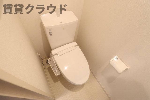 トイレ　落ち着いた色調のトイレです