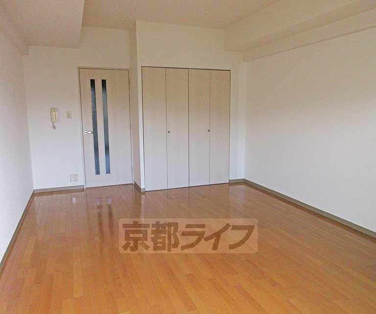 居室・リビング　１１帖の広いワンルームです