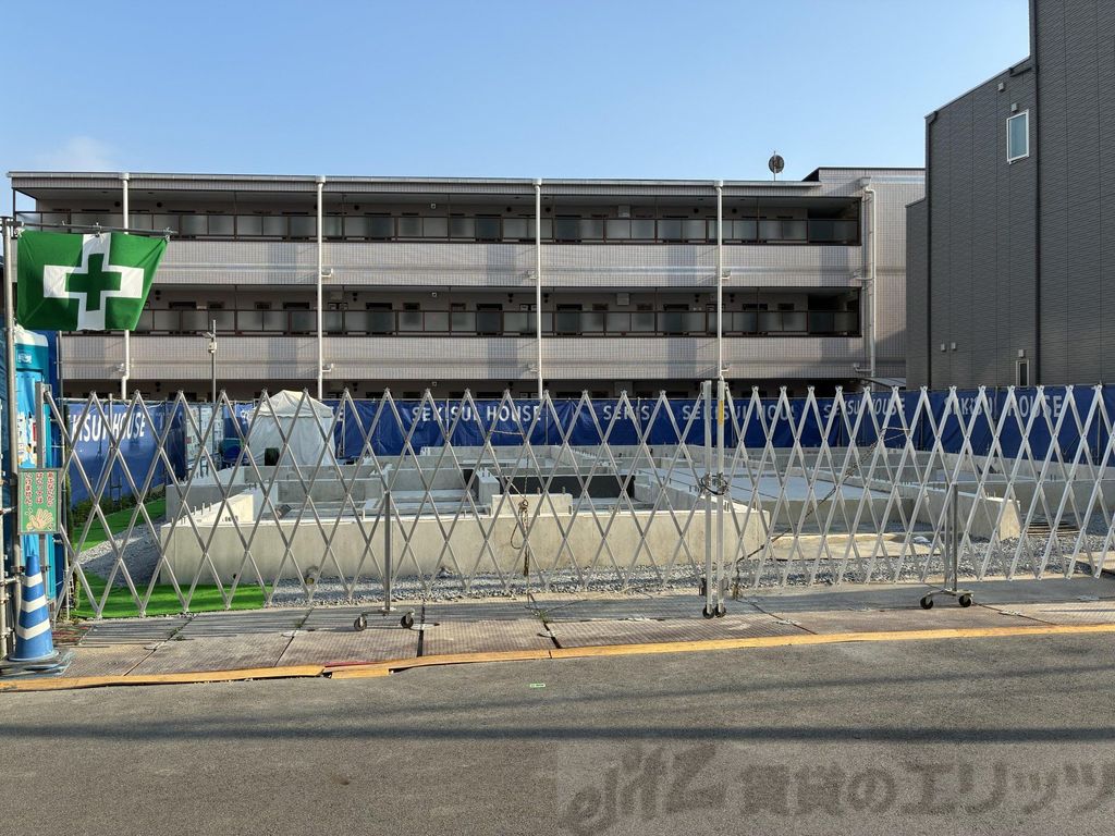 建物外観　駐車場