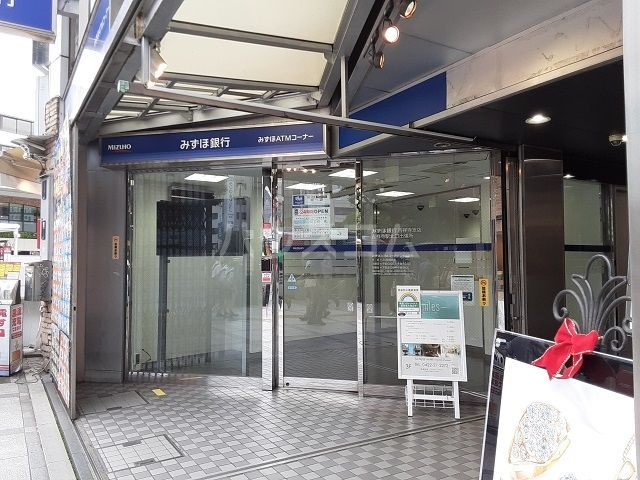 銀行　みずほ銀行　吉祥寺駅北口出張所(ATM)（銀行）まで598m