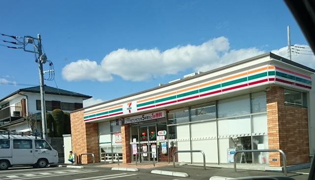 コンビニ　セブンイレブン（コンビニ）まで380m