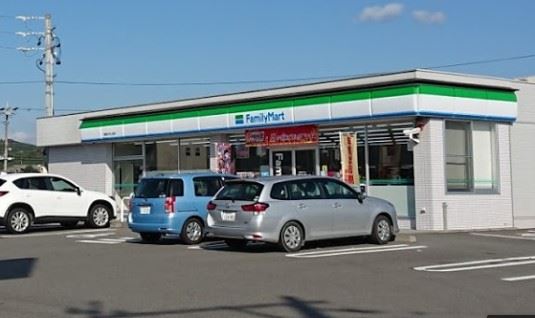 コンビニ　ファミリーマート（コンビニ）まで360m