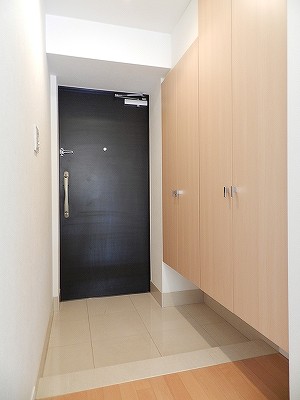玄関　※同物件別部屋