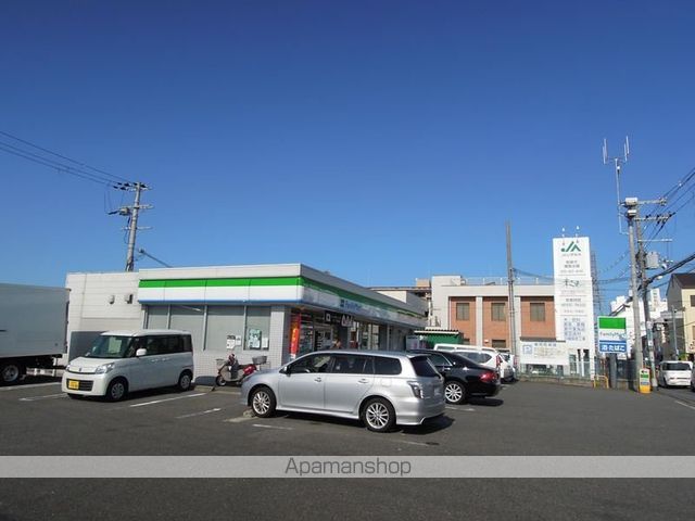 コンビニ　ファミリーマート（コンビニ）まで375m