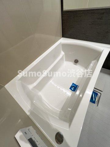 バス・シャワールーム　コンパクトで使いやすいお風呂です