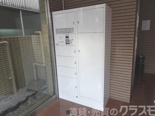 エントランス　留守中の荷物の受取は宅配ＢＯＸで♪
