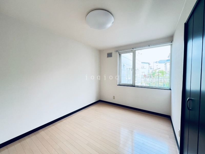 その他部屋・スペース　日当たりの良い明るいお部屋です。