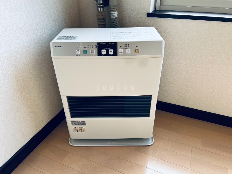 その他設備　冬はあったか石油ストーブです。