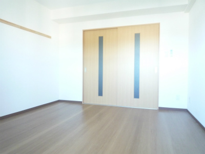 その他部屋・スペース　壁にも物をかけられます。