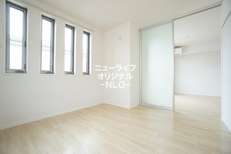 その他部屋・スペース　デザイン性のある窓が印象的な洋室☆（別室参照、現況優先）