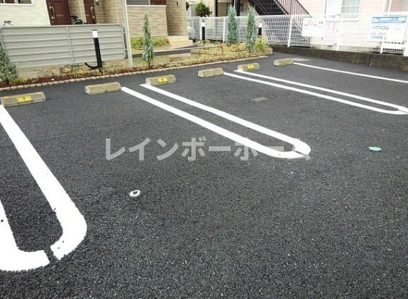 駐車場　車をお持ちの方に嬉しい駐車場付きの物件です