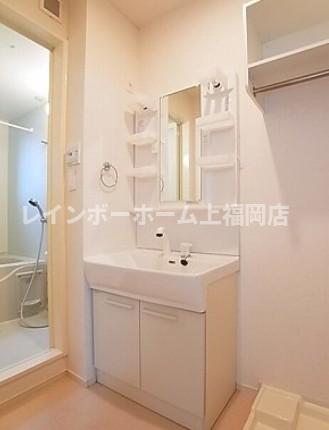 洗面設備　コンパクトで使いやすい洗面所