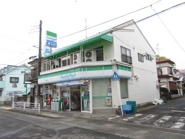 コンビニ　ファミリーマート（コンビニ）まで560m