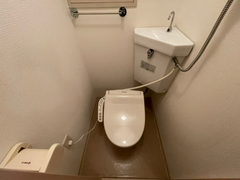 トイレ　こちらはトイレです。清潔感があり、安心して使用できます。