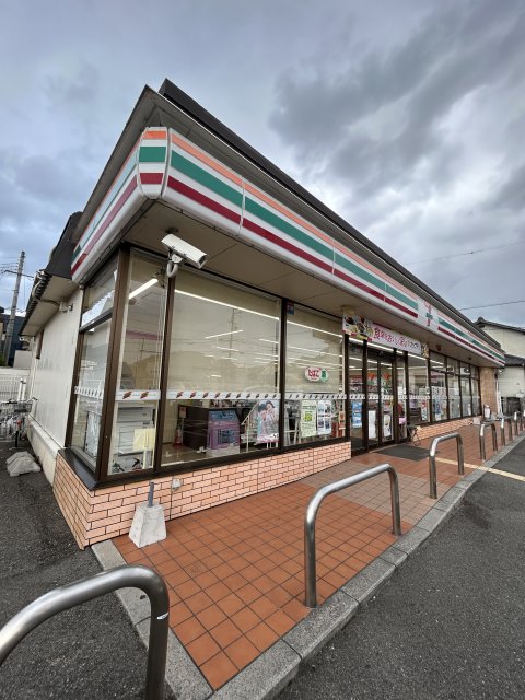 コンビニ　セブン－イレブン　三木本町店（コンビニ）まで359m