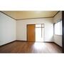 居室・リビング　２階角部屋で日当たり良好♪