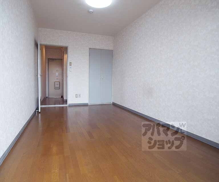 居室・リビング　落ち着きのあるお部屋となっています